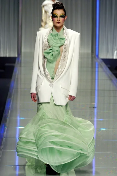 Look 27